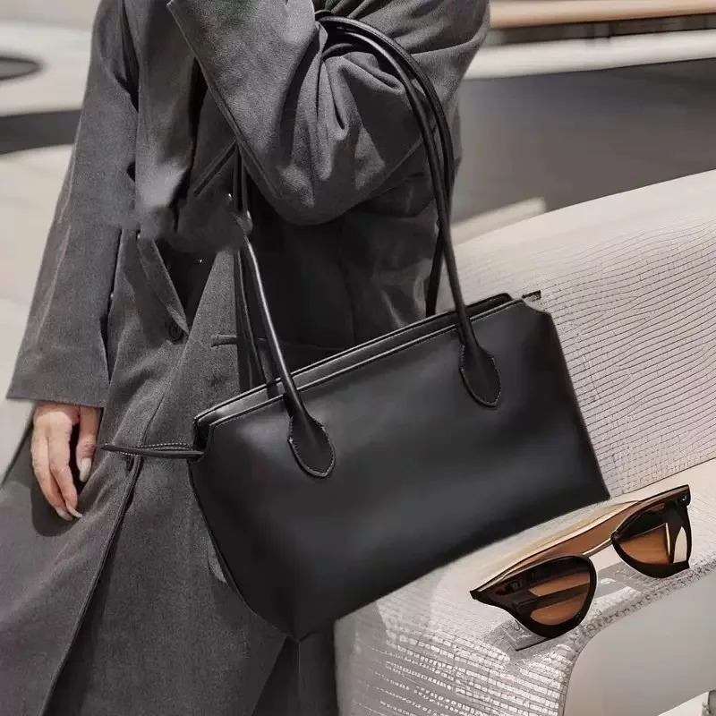 

Design-Conscious, Niche, New Style, Large-Capacity Commuter Tote Bag, High-End Boston Pillow Tote Bag