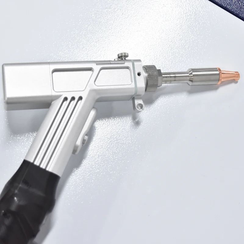 高速1500w 2000w 3000w 4in1ハンドヘルドファイバーレーザー溶接機 金属炭素鋼用価格