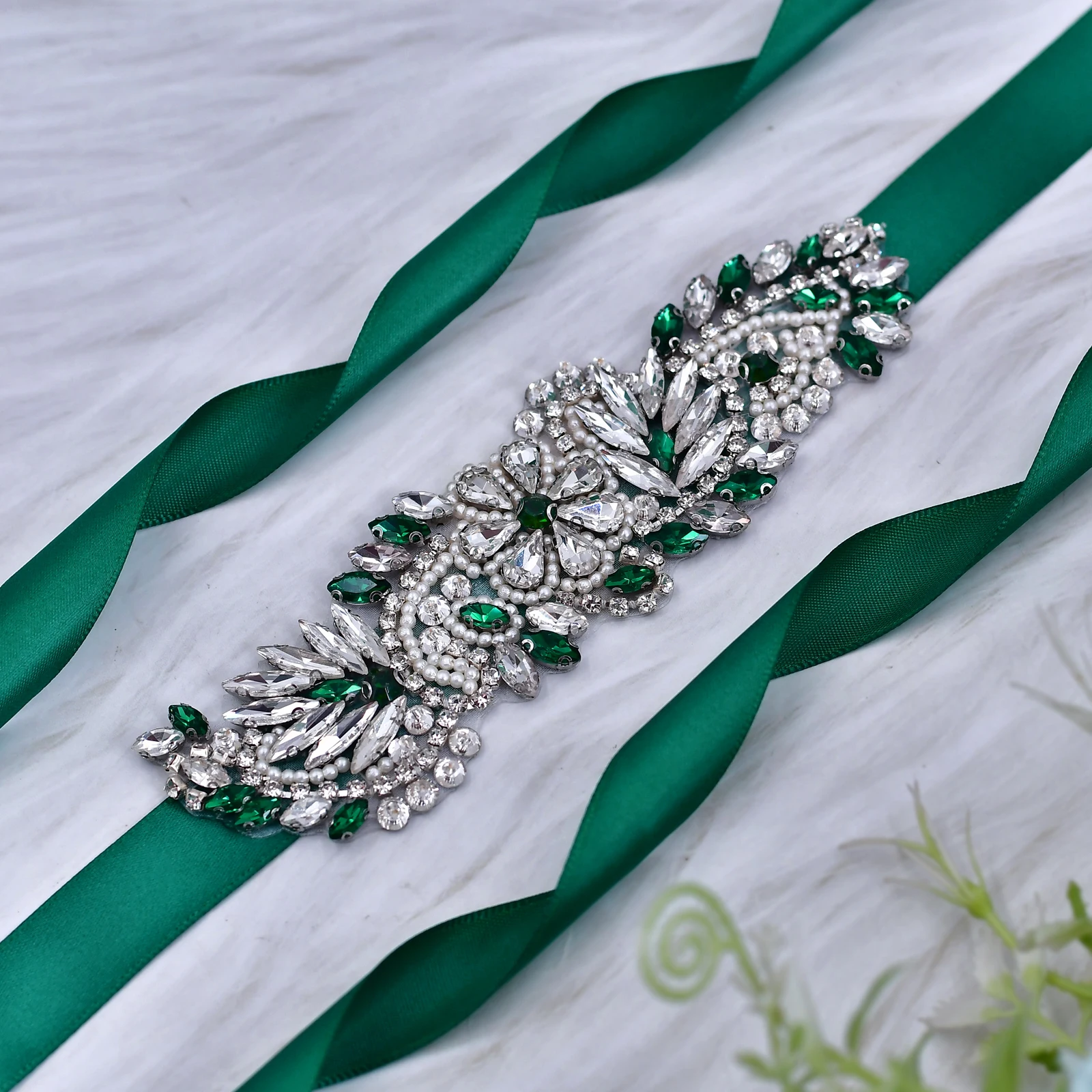 

S22 Exquisite Jewely Bridal Belt Handmade with Green Stones and Rhinestones Sash for Bridesmaid Wedding Accessories Elegant