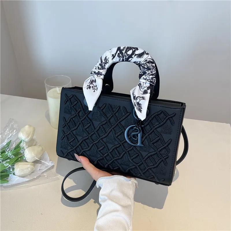 

New high-end silk scarf embroidered small square bag versatile bag women's single shoulder crossbody bag