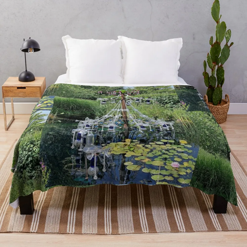 rv 3764 finition 2024 - : 3 : Jardin 2024 du Chateau de Chaumont sur Loire - Okaio Créations Olavia-Olao Throw Blanket