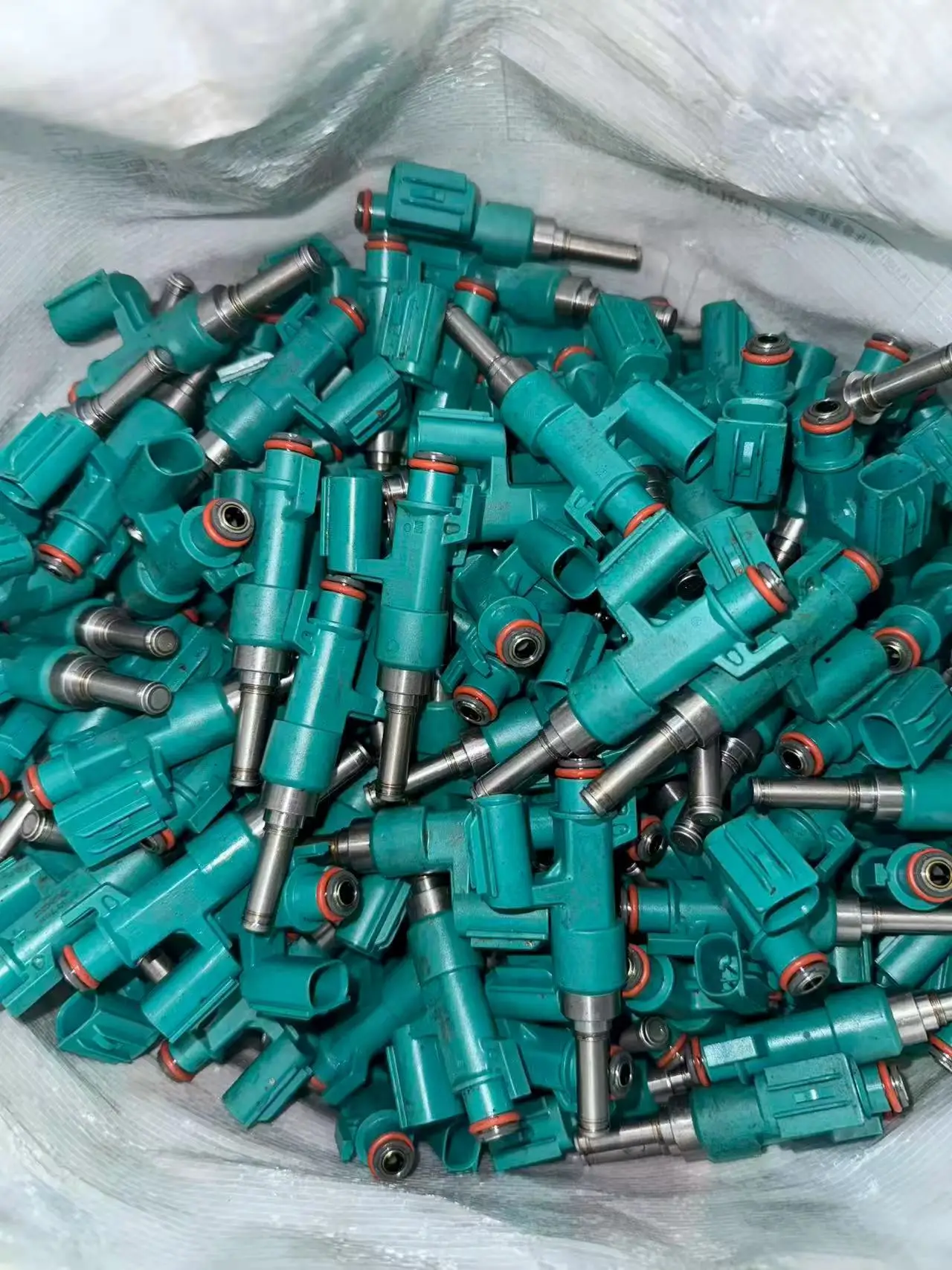 

Brand new fuel injectors 23250-24020 23209-24020 Suitable for Toyota Corolla 2.0L 2019-2020 models