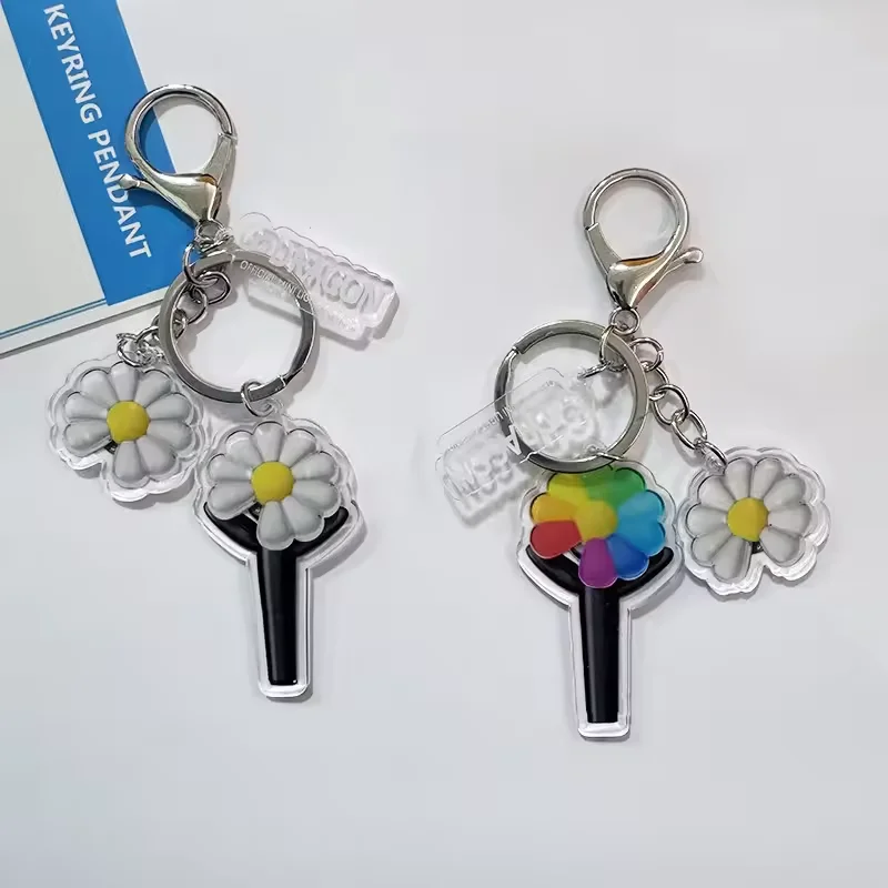 Kpop Bigbangs G-DRAGONS デイジーキーホルダー GD コンサート Lightsitck アクリルキーリングペンダントクラウンランプぬいぐるみアクセサリーファンギフト