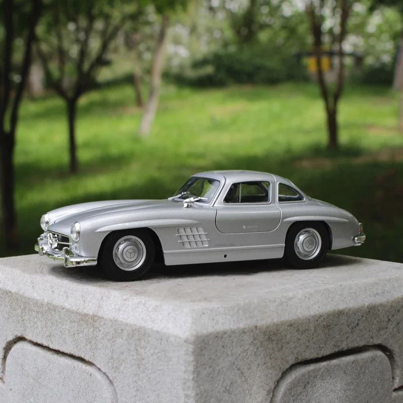 Welly 1:24 Mercedes Benz 300SL Alloy Classic Sports Car Model Diecasts Metal Toy Car Model Simulation Collection Childrens Gifts