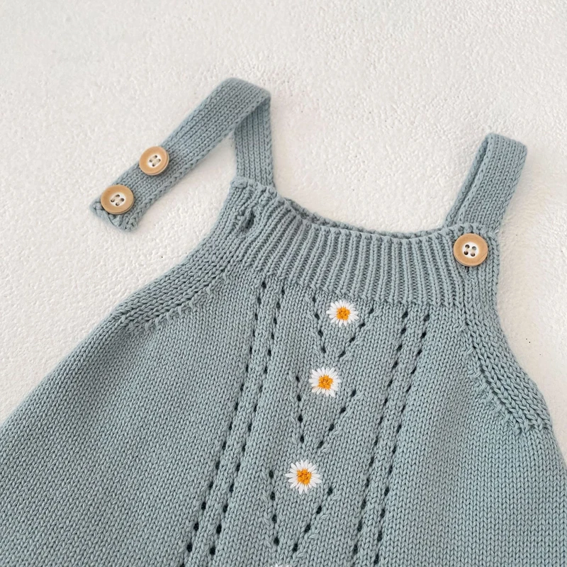 New autumn baby clothing, 0-3 year old girls, daisy embroidered hollowed out knitted camisole skirt