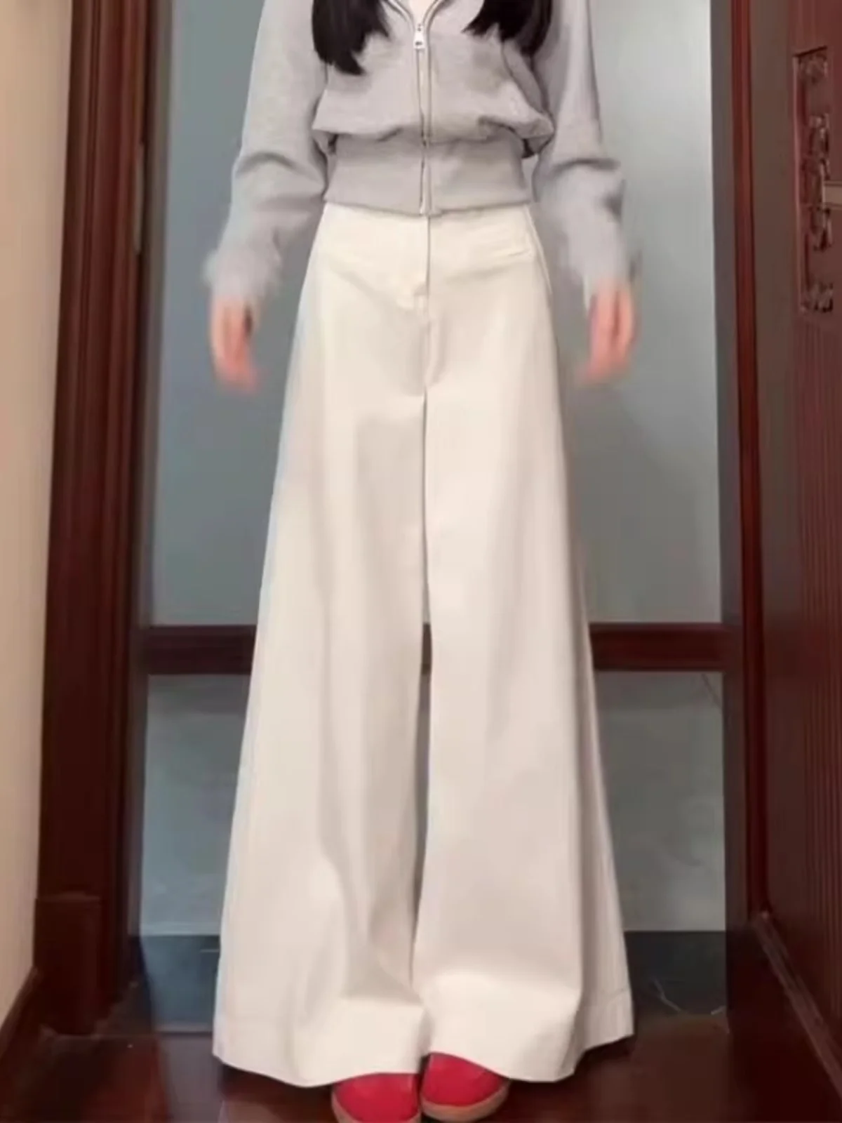 

Elegant White High Waist Wide Leg Jeans Women's Loose Casual Draped Floor-Length Pants Spring 2026 New Style Casual Jeans
