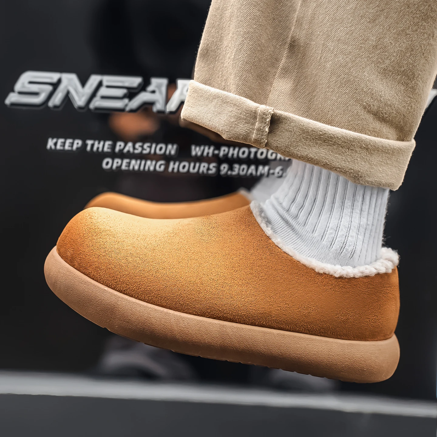 

2025 Autumn & Winter New Arrival Men's Shearling-Lined Mule Slippers - Warm, Non-Slip, Outdoor-Wear Toe-Covered Cotton Slippers