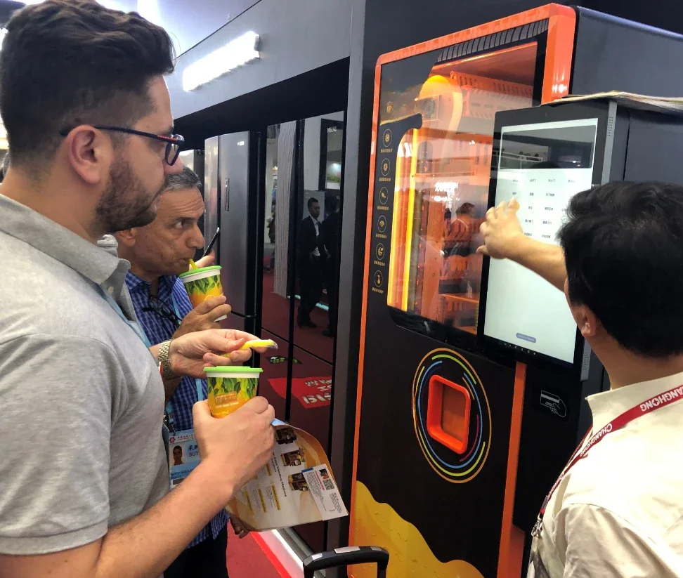 Juice vending machine restaurant/park/playground make juice with fresh fruit