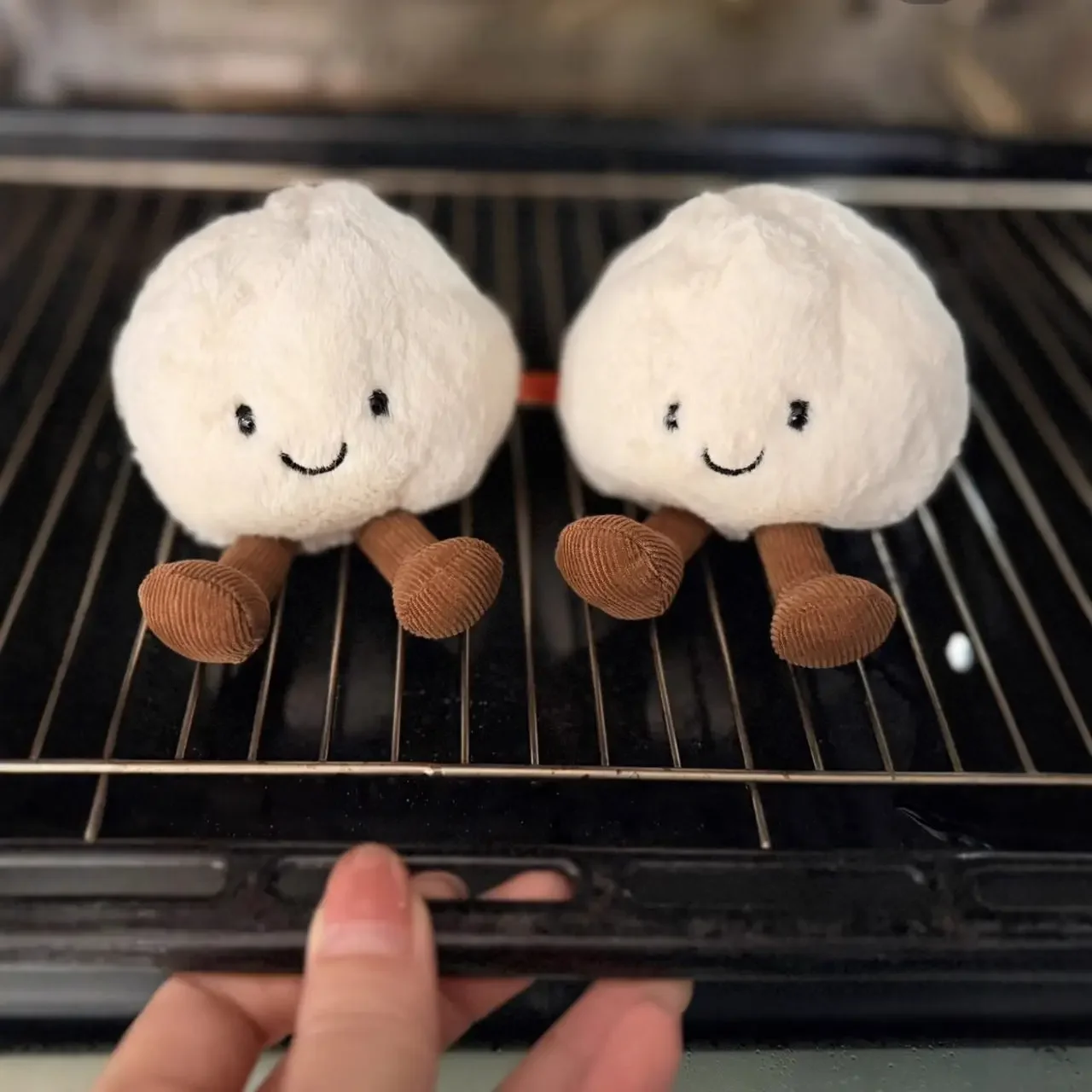 

Soft Cute Small Steamed Bun Plush Toy Adorable Food Yoyo Xianxian Stuffed Doll with Smiling Face Short Legs Sweet Plushie Gifts