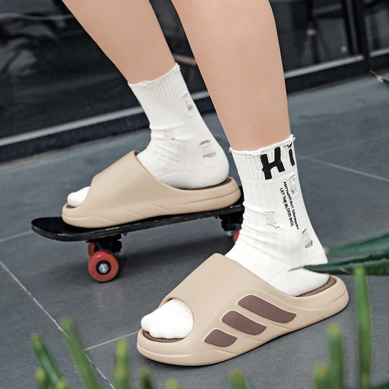 

Мужские модные тапочки, летние большие размеры, мягкие и легкие разделенные домашние пляжные цветные повседневные и модные сандалии