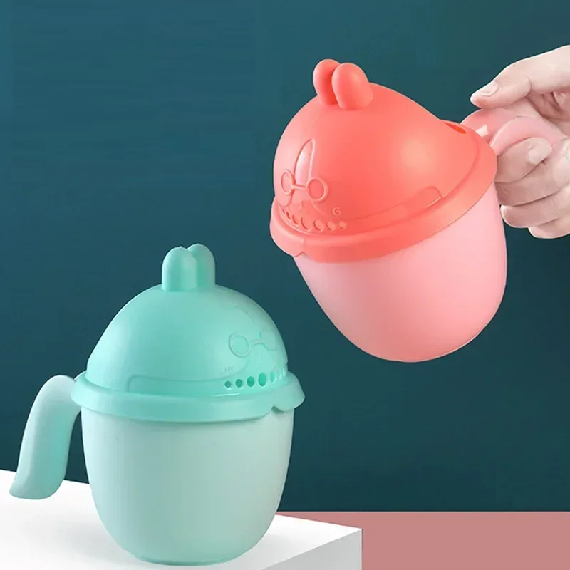 Gorros de baño de dibujos animados para bebés, taza de champú para niños, cucharas de ducha para niños, taza para lavar el cabello, herramienta de