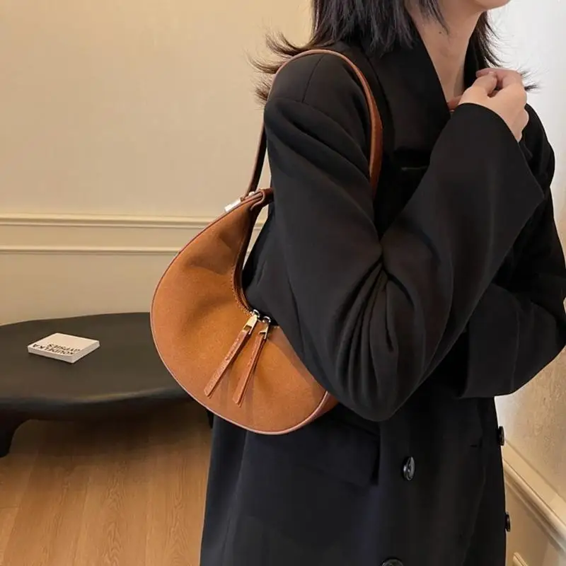 

D46D Contemporary Women's Casual Shoulder Bag Leather Retro Inspired Armpit Bags