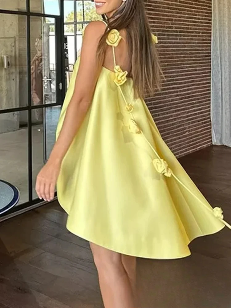 KONDALA Elegante abito sexy in raso da donna Fiore solido senza maniche Backless Cami Mini abito Moda 2025 Abito estivo giallo burro