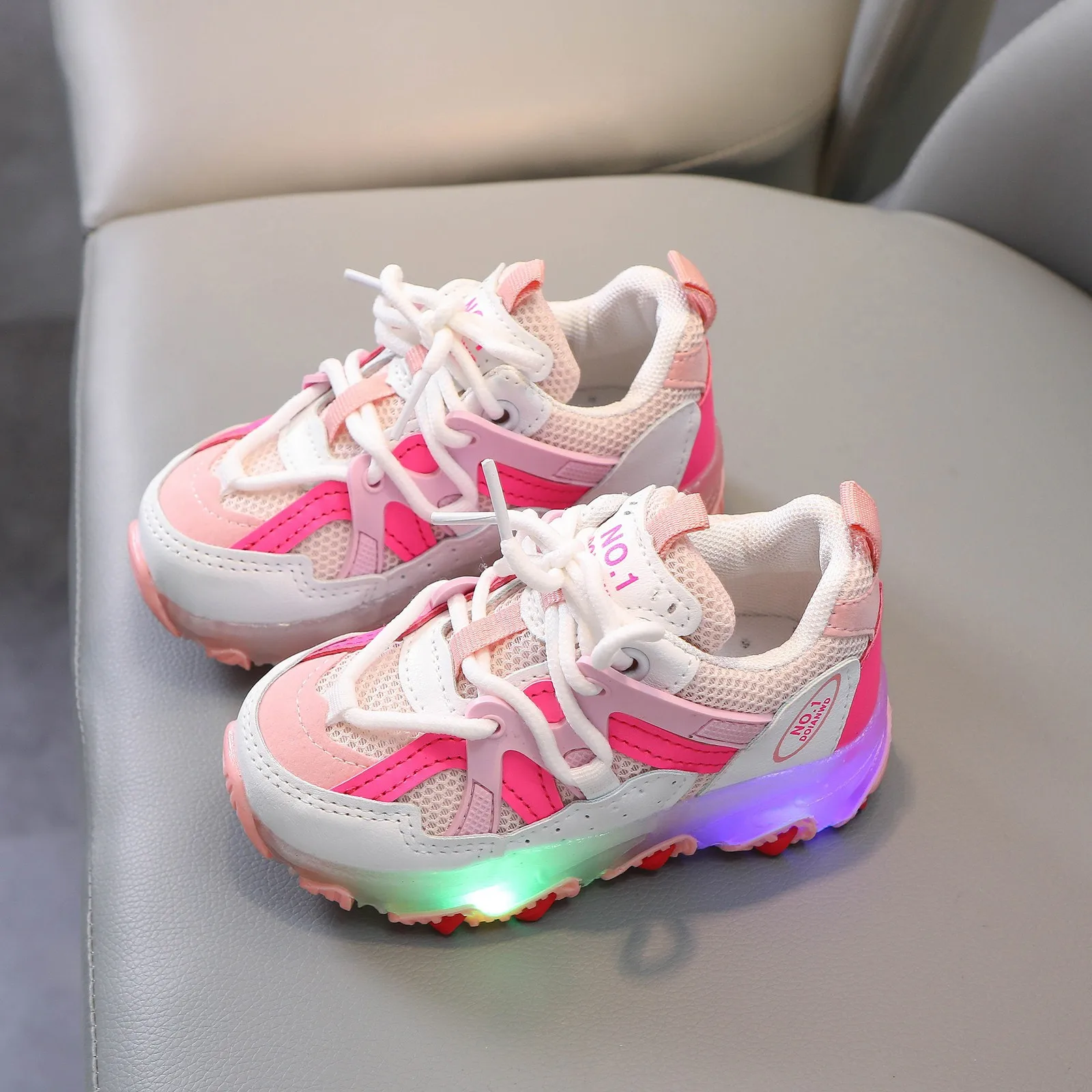 

Kids Luminous Sport Running Shoes Children Led Glowing Casual Wear For Boys Mesh Breathable Light Up Sneakers Girls Shoes