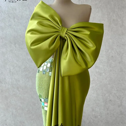 Abbigliamento da festa e vacanza