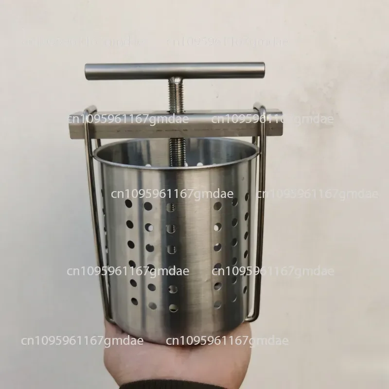1.5 liter small press, squeezed distiller's grains, fruit juice, juices and vegetable stuffing, a good helper for families