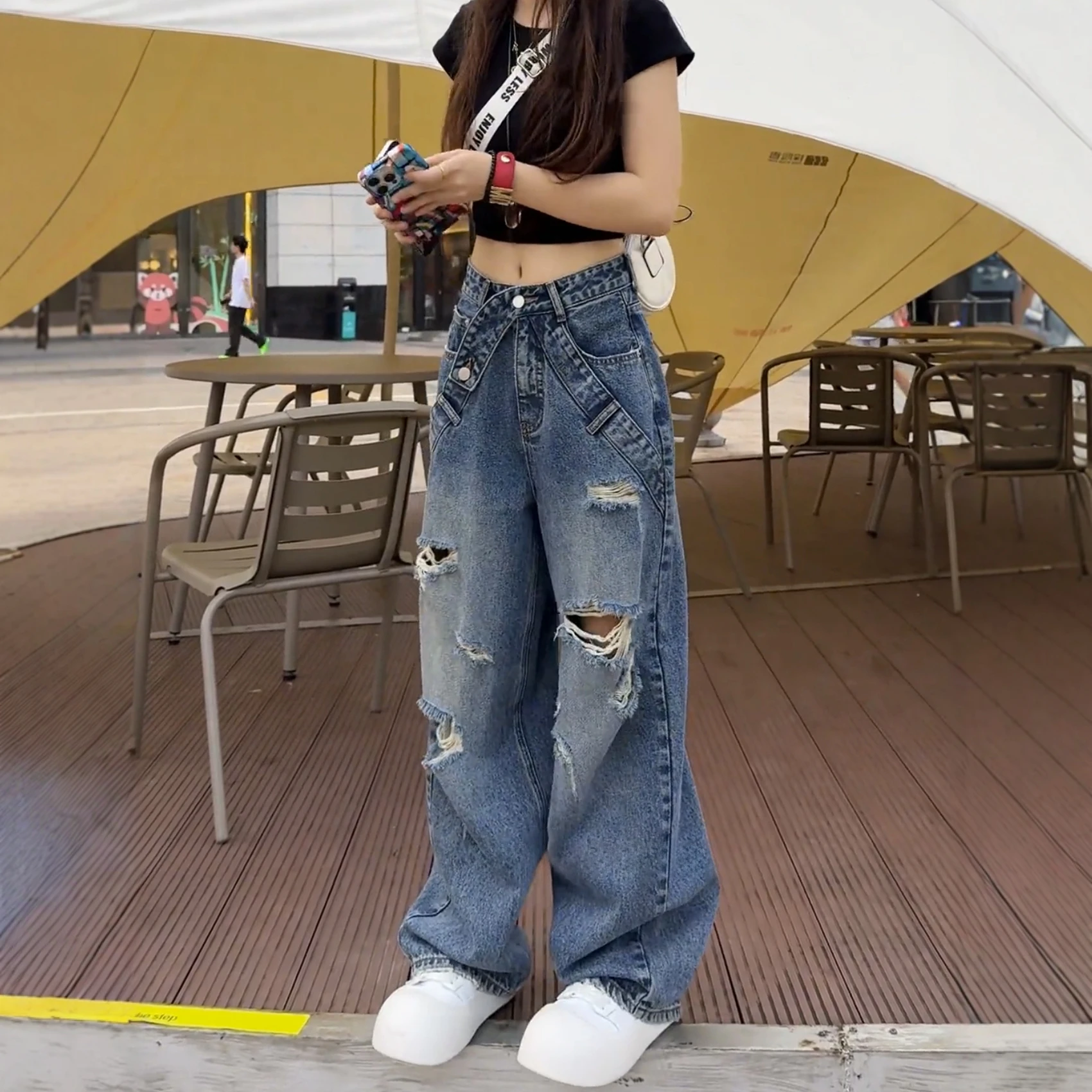 جينز أزرق ممزق للنساء تصميم غير متماثل بأزرار Y2k Punk Hip-Hop 2000s American Street كاجوال فضفاض مستقيم بنطال ذو قصة أرجل واسعة