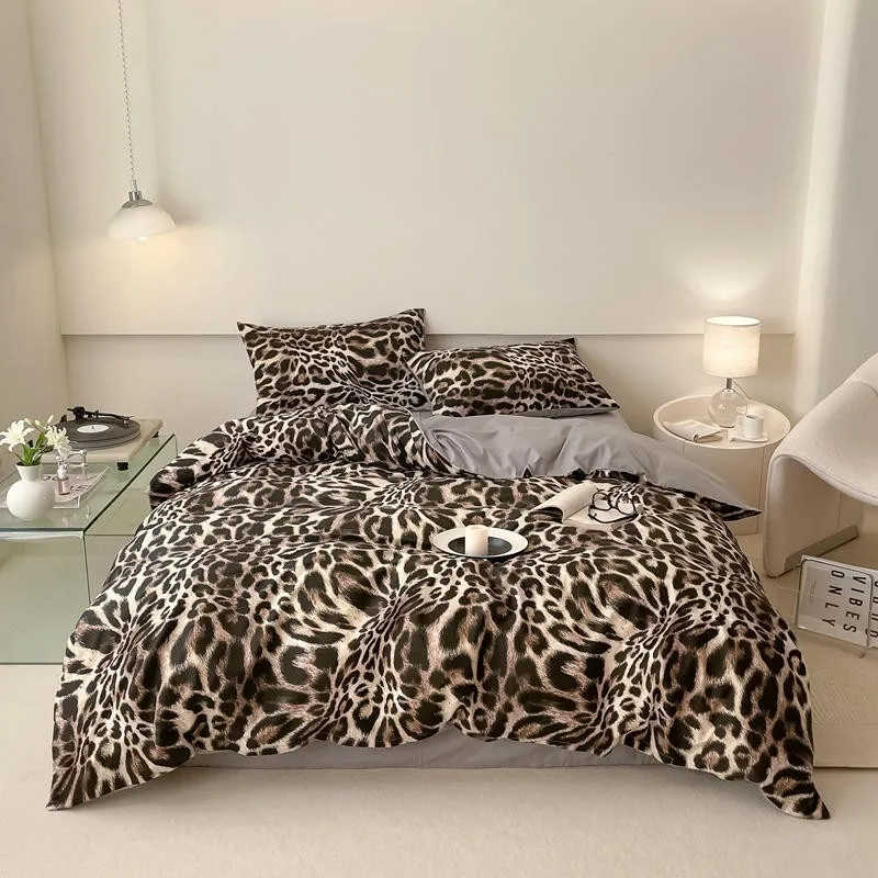 

Queen King Family size 100%Cotton Black and White Leopard Duvet Cover Set 1 Leopard Print Duvet Cover 1Bed Sheet 2 Pillowcases