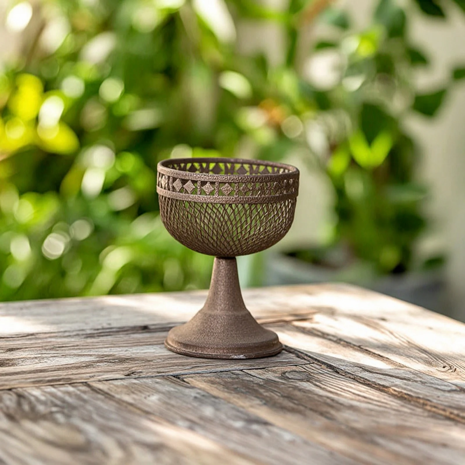 Metal Planter with Pedestal Rustic Goblet Planter Flower Pot Farmhouse Compact for Tabletop, Entryway