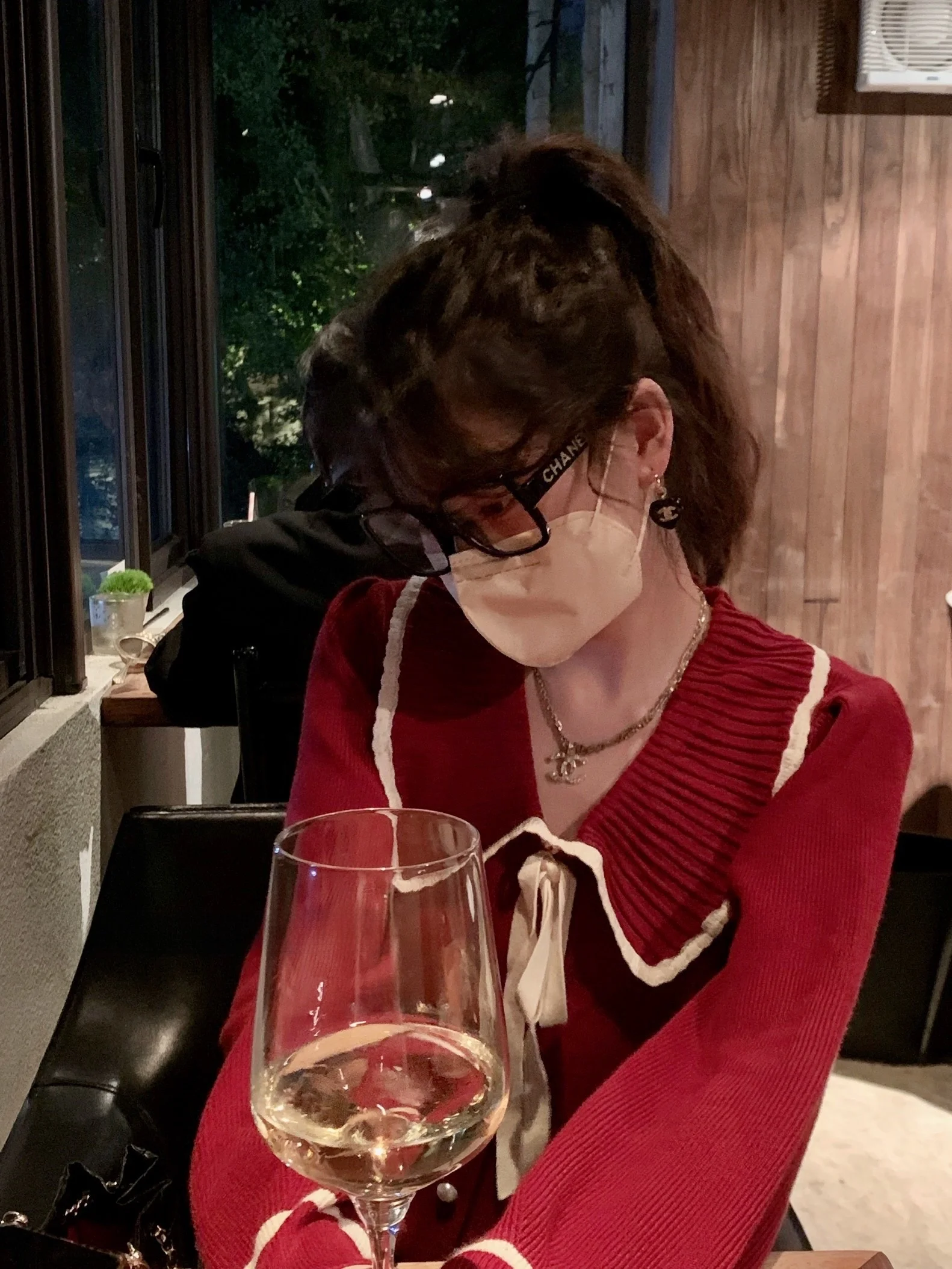 

Красно-белый свитер с длинным рукавом и узлом, вязаный топ в университетском стиле, антивозрастной, для повседневной носки, стандартный крой