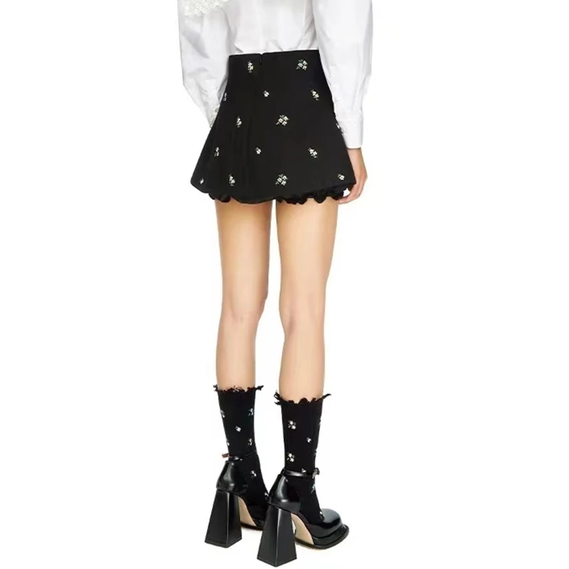 Fashion versatile high-waisted Slim skirt black small floral embroidery y2k mini pants skirt female 2023 fall new