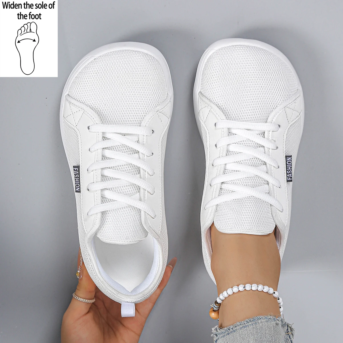 Ladies' plus-size wide-last casual sneakers with front lace-up, mesh and leather panels, suitable for casual, commuting, and tre