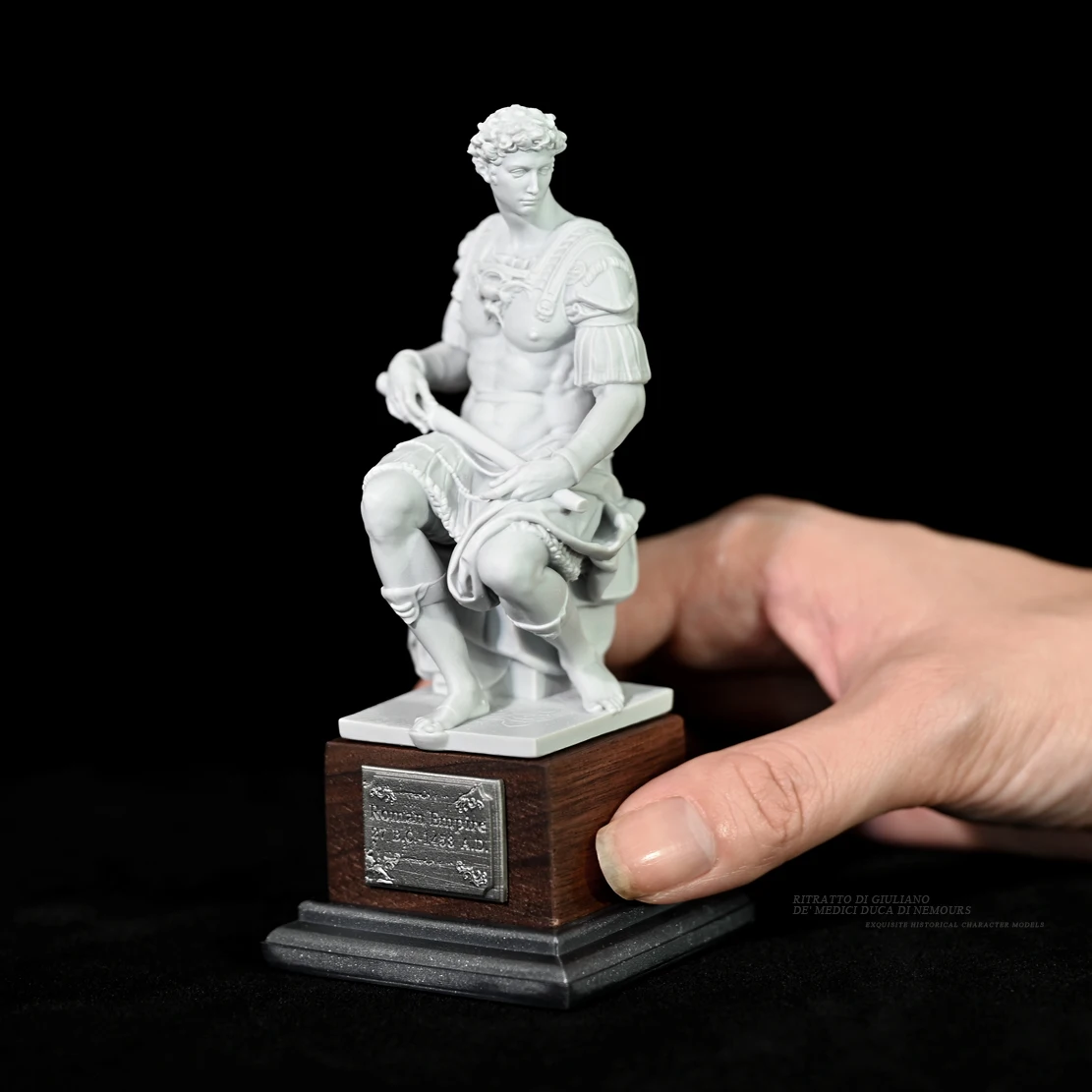Replica of Renaissance Michelangelo's Work Giuliano De' Medici Resin Ornaments Model Crafts