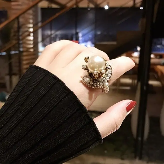 

Уникальное винтажное кольцо с жемчужным цветком, модное индивидуальное эффектное кольцо, броское украшение на указательный палец, аксессуар