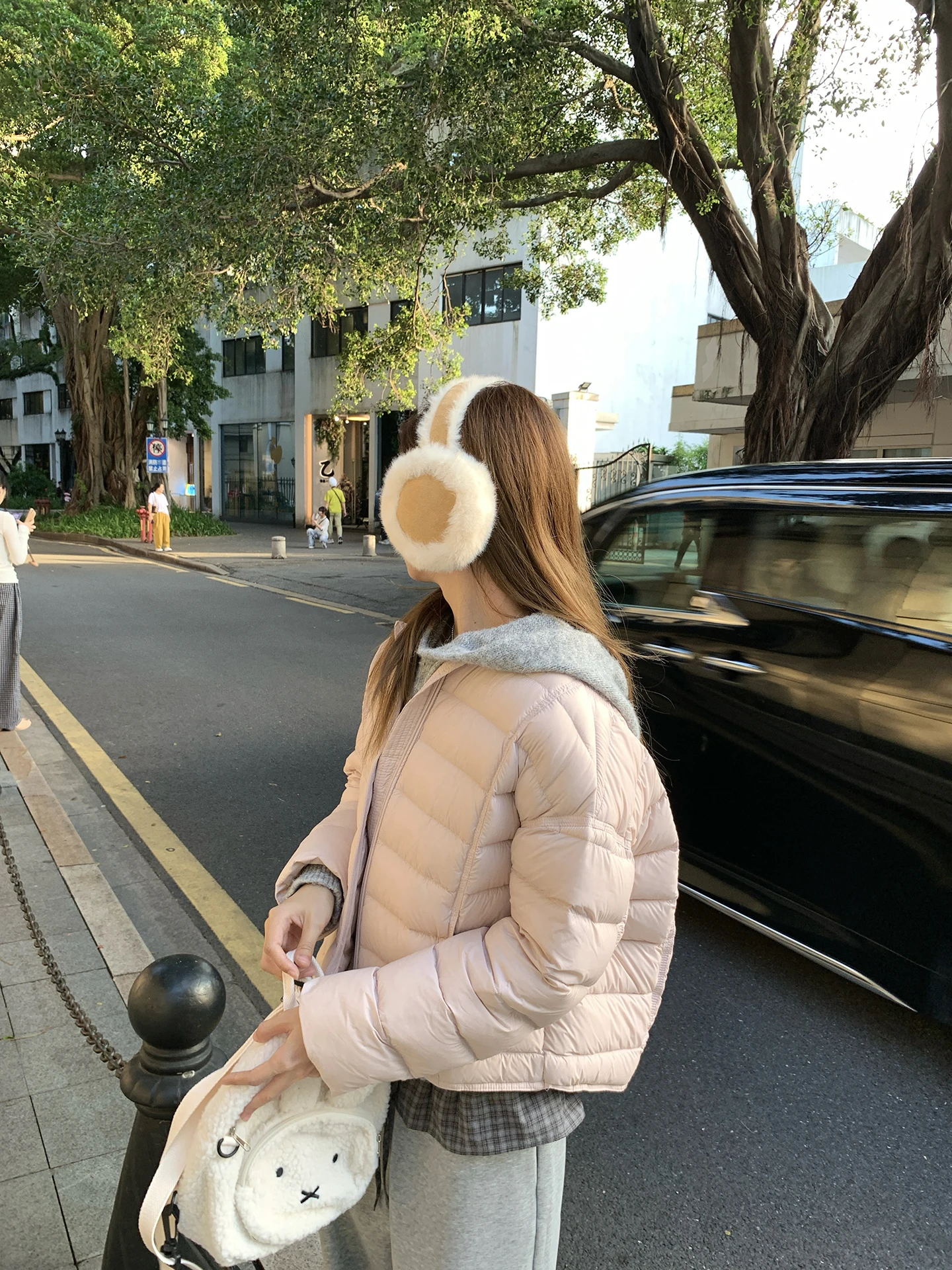 

Новинка! Легкая теплая корейская короткая пуховая куртка Holli в цвете «Риб-Бон» для осени и зимы. Модная женская модель.