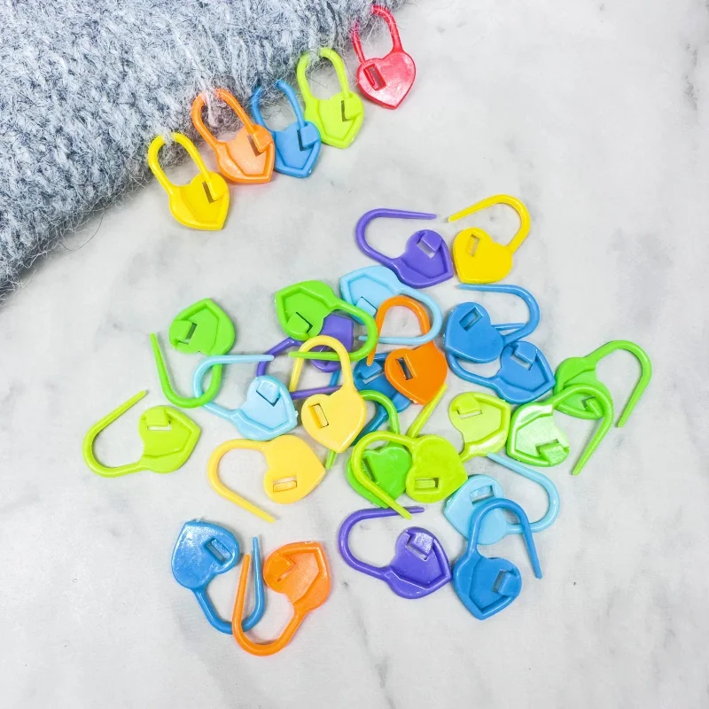 

100pcs Heart Knitting Marking Buckle Pins Multicolor Plastic Supplies Locking Stitch Markers DIY Sewing Sweater Weaving Tools