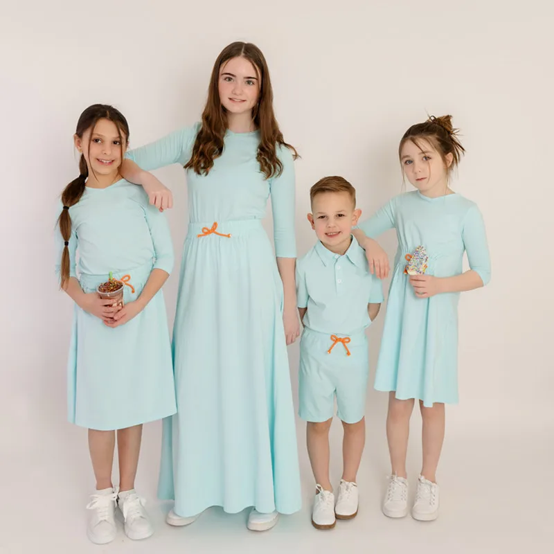 Ap 2025 printemps été coton bleu marine solide vêtements de sport garçons filles mode famille correspondant vêtements robe ensemble