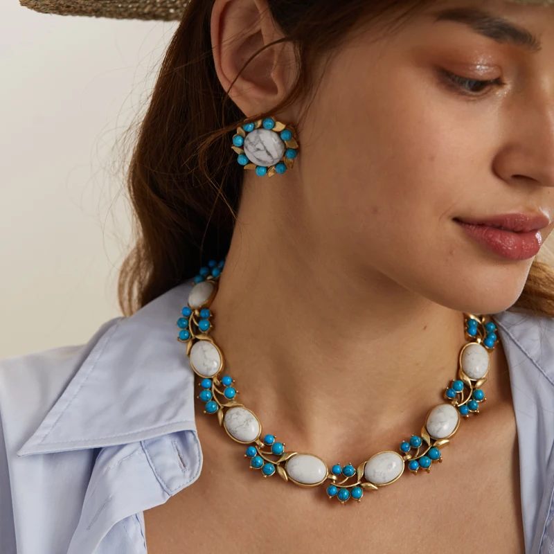 Vintage Natural Stone Turquoise Necklaces For Woman Opal Flower Retro Antique Gold Color Jewelry Accessories Party New In 2025