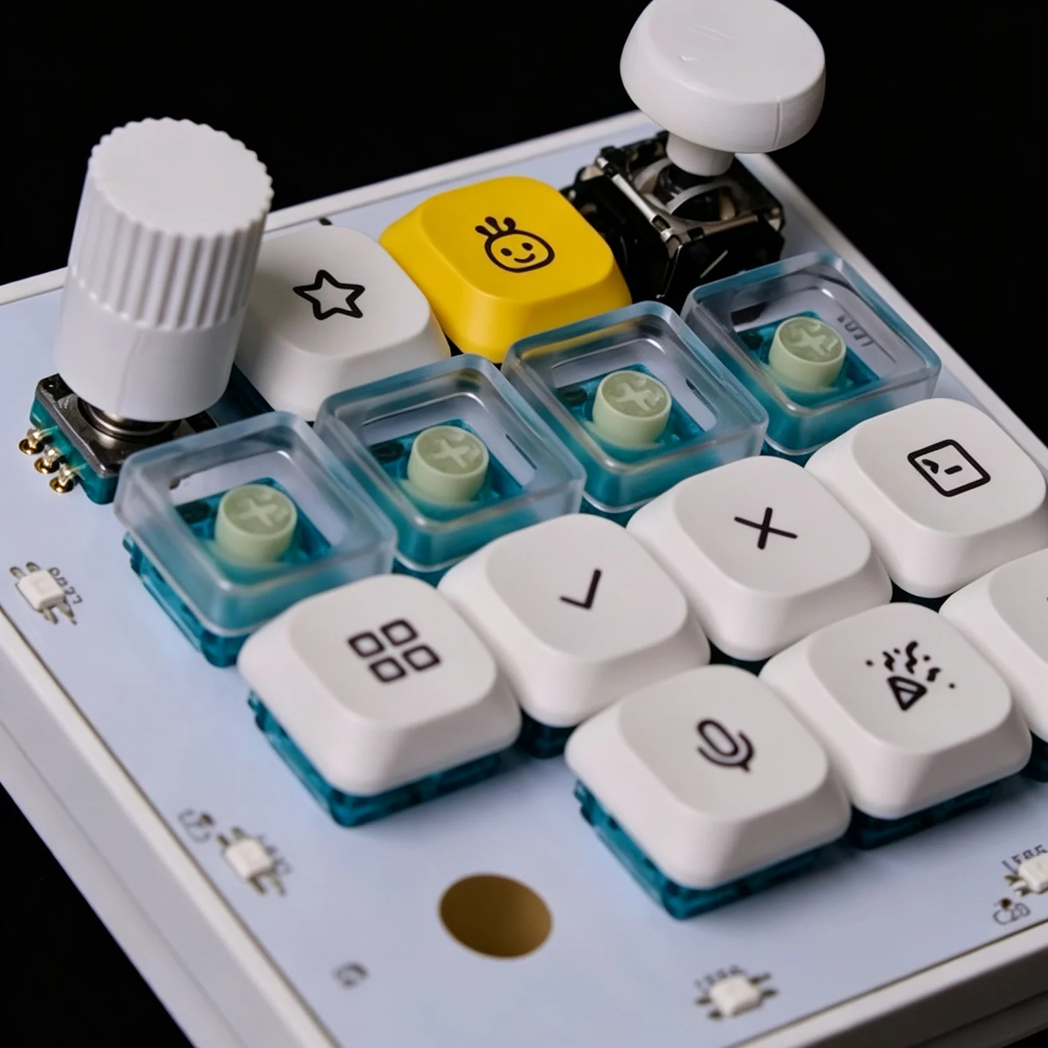 Macropad DIY AI Vibe Coding Programmable Mini Low Profile Mini Knob Joystick DIY RGB Backlight USB Wired Keyboard