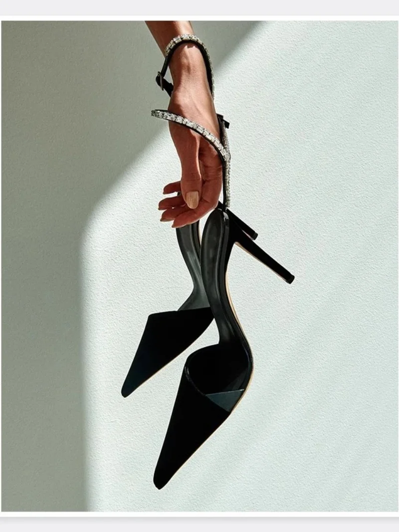 

Весна 2024, новые женские босоножки с завернутым носком, острый носок, тонкий каблук, задняя поездка, декоративная пикантная элегантная обувь на высоком каблуке со стразами и бриллиантовой цепочкой