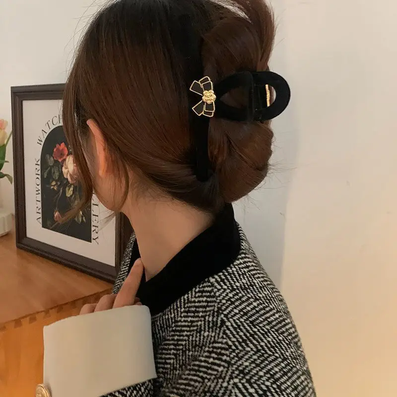 Vintage Bow Grab Clip French Small Fragranc Premium Oversized Shark Clip Black Velvet Headdress