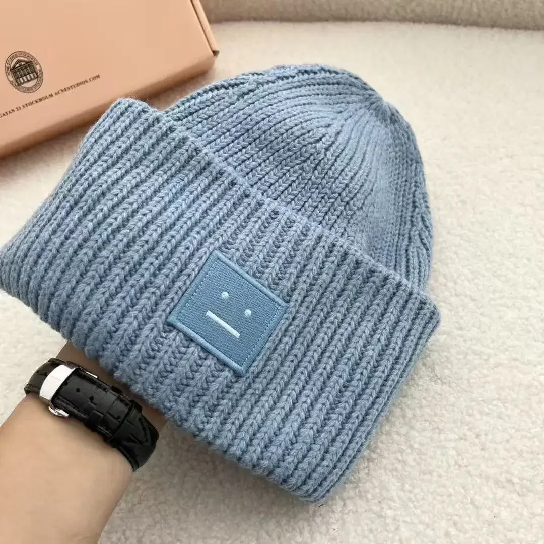 قبعة صغيرة محبوكة دافئة ومريحة مع ملصقات مربعة - قبعة من الصوف على الطراز الاسكندنافي للطقس البارد2025
