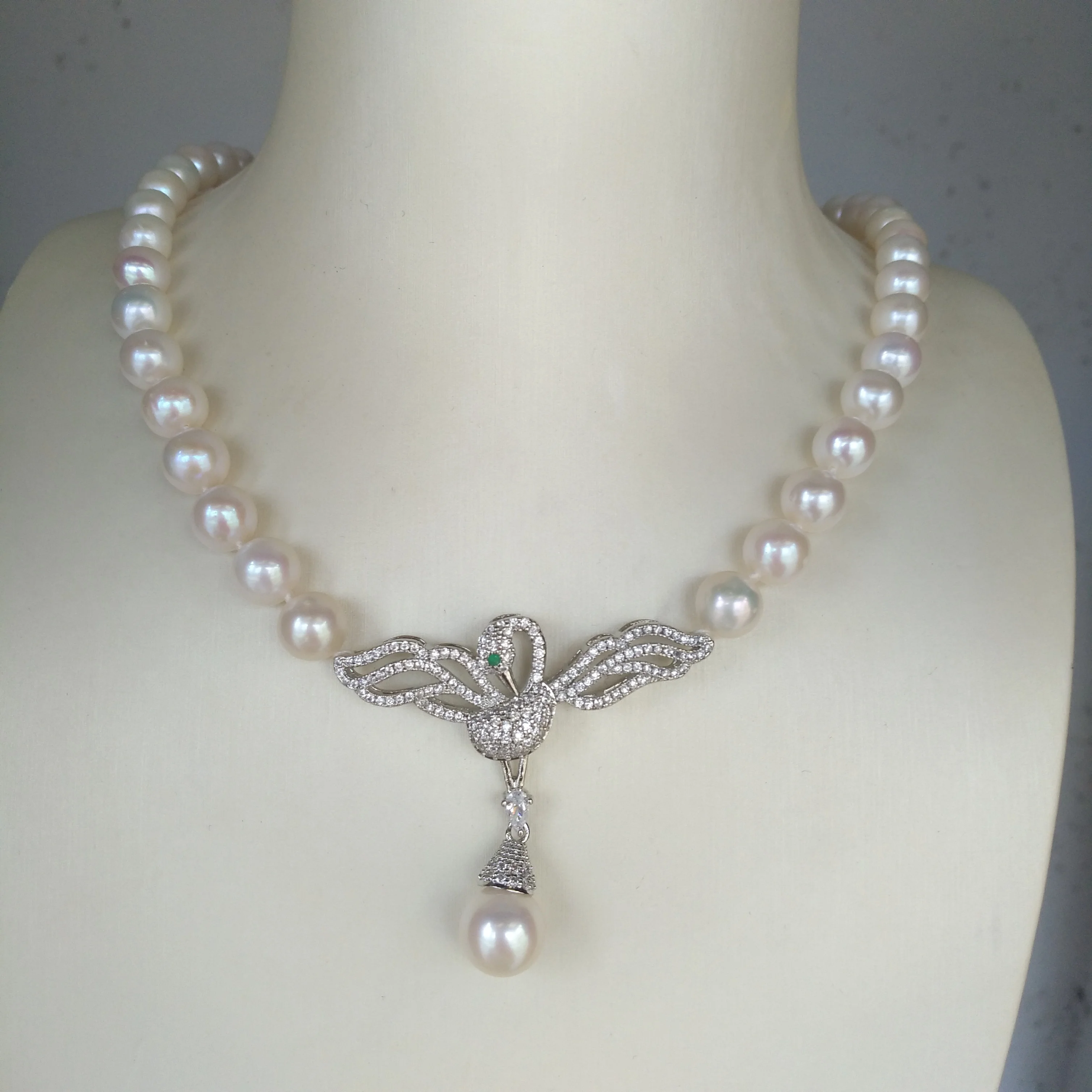 genuine-round-south-sea-exotic-8-9mm-white-real-pearl-necklace-swan-pendant-10-11mm-18-inch-silver-swan-clasp