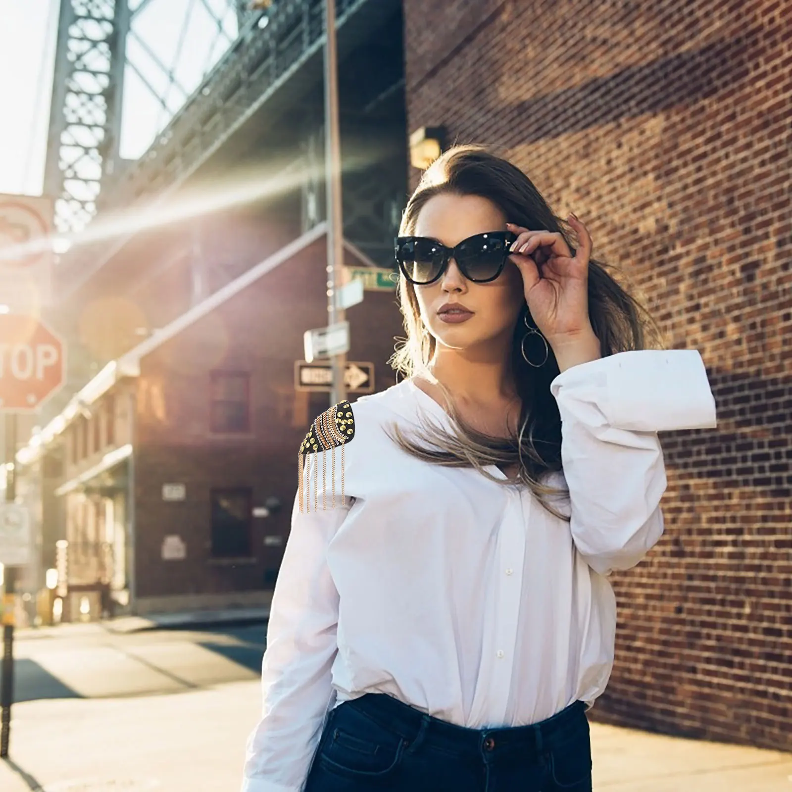 1 ペア英国スタイルのショルダーボードタッセルリベットデザインファッショナブルな装飾ショルダーマーク耐久性のある軍服