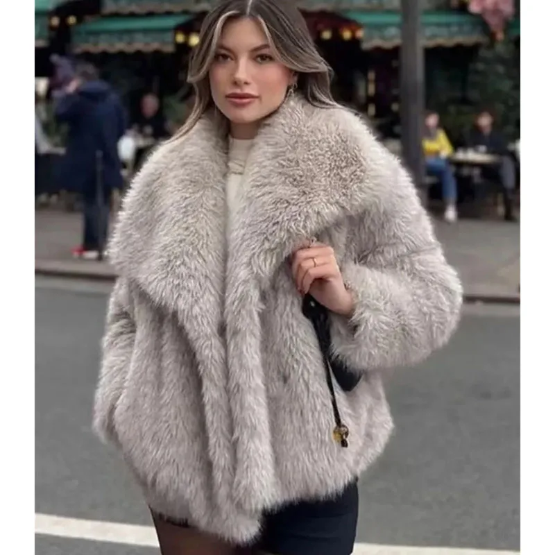 Autumn Winter Lady High End Short Fur Outwear Europe Female Long Sleeved Plush Jacket 2025 Women Fashion Big Lapel Faux Fur Coat