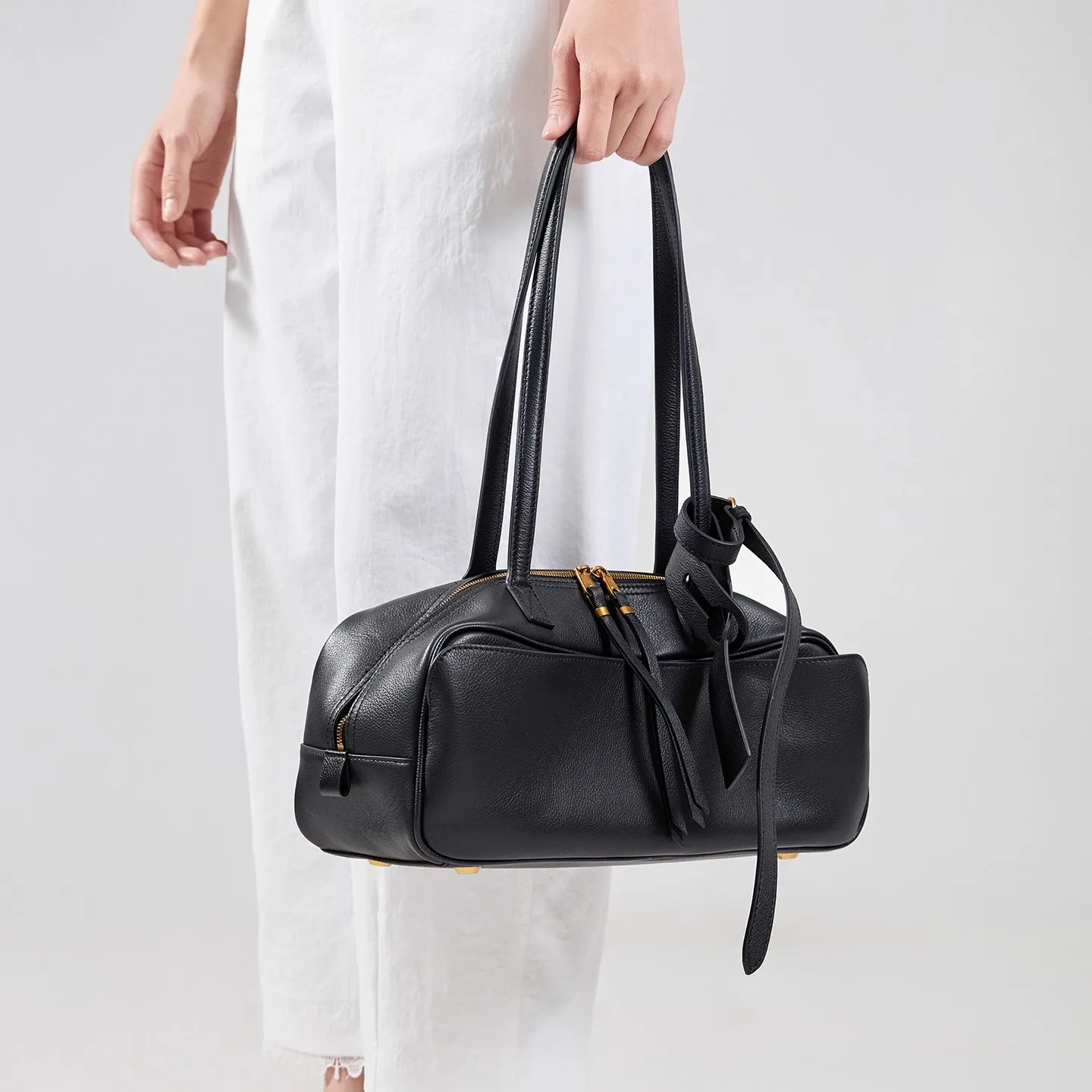 High Version Genuine Leather Pillow Bag for Women 2026 New All-Match Large Capacity First Layer Cowhide Bowling Bag for Women