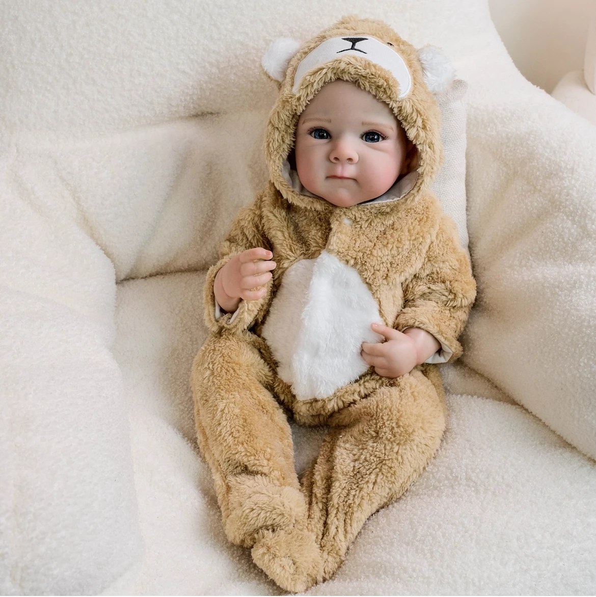 

48cm Bettie Realistic Reborn Baby Doll – Adorable Newborn Girl in a Cozy Bear Romper, with a Soft Body & Hand-Painted Features