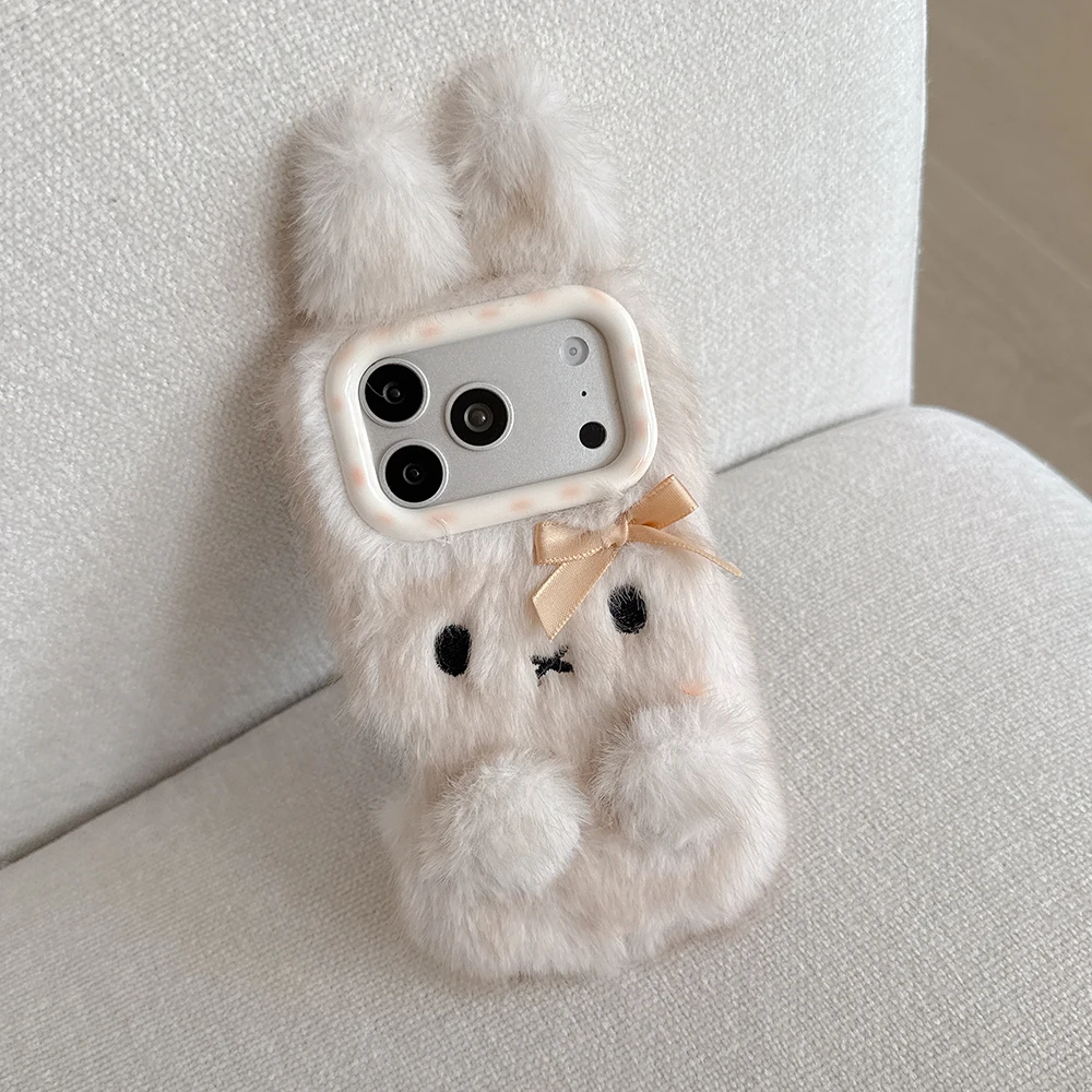 Kawaii Karotten-Angry-Erbsen-Plüsch-Schutzhülle für iPhone 13 14 15 16 Plus 17 Pro Max – Lustige 3D Winter-Warm-Kaninchenfell-Hülle – Detail 4