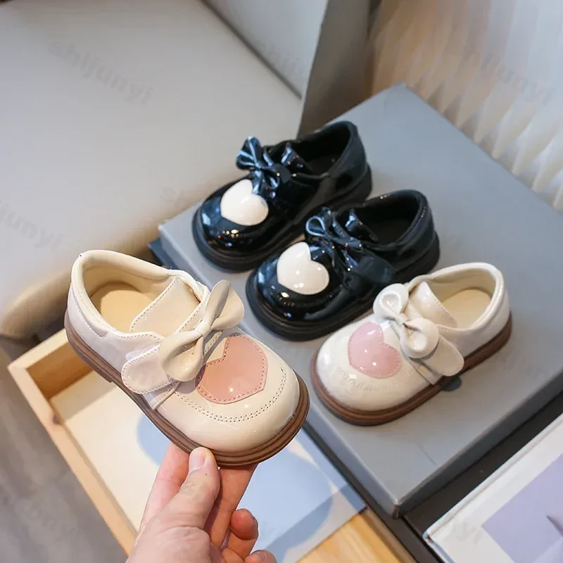 Girls Bowknot Princess Shoes 2026 New Spring Soft Bottom Children Baby Leather Shoes Kids Cute Heart Shape Single Shoes Toddler