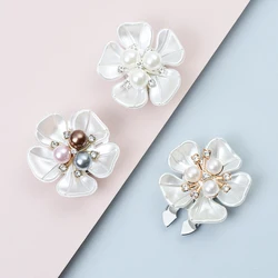 2Pcs Imitation Shell Pearl Petal Flower Button Cover Luxury Shirt Sleeve Button Elegant Copper Cufflinks Accessories for Women