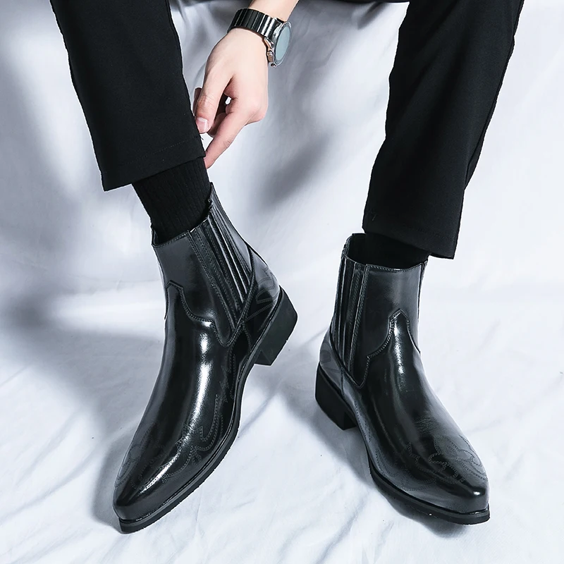 รองเท้าบูทหนังผู้ชายแบบมีซิปสำหรับฤดูใบไม้ร่วง สไตล์อังกฤษ รองเท้าทางการและลำลอง รองเท้าหนังหุ้มข้อสูง รองเท้าบูทสั้น สีดำ ไซส์ใหญ่พิเศษ M