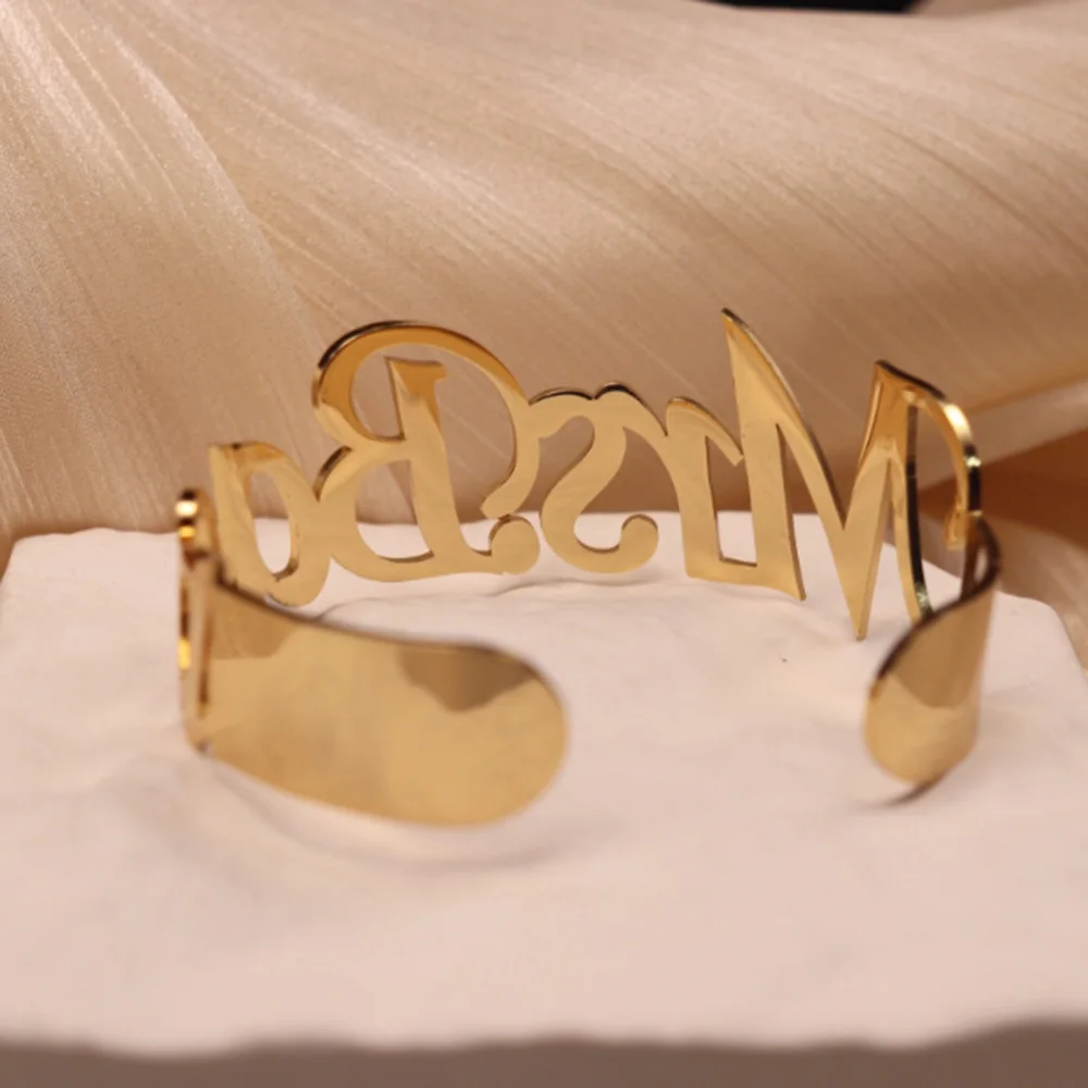 Personalized Name Women\'s Bracelet Stainless Steel Gold and Silver Bracelet Personalized Charm Bracelet Valentine\'s Day Gift