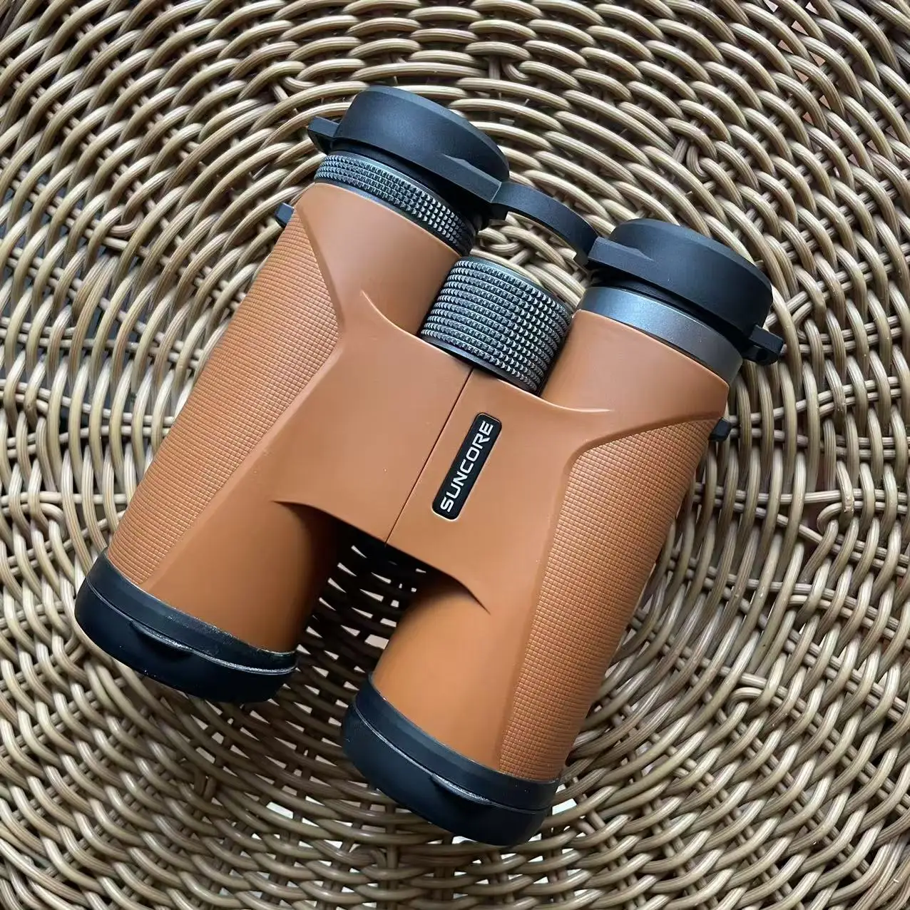 

Бинокль 10x42, портативный и четкий, подходит для наблюдения за птицей, концертов и спортивных мероприятий.