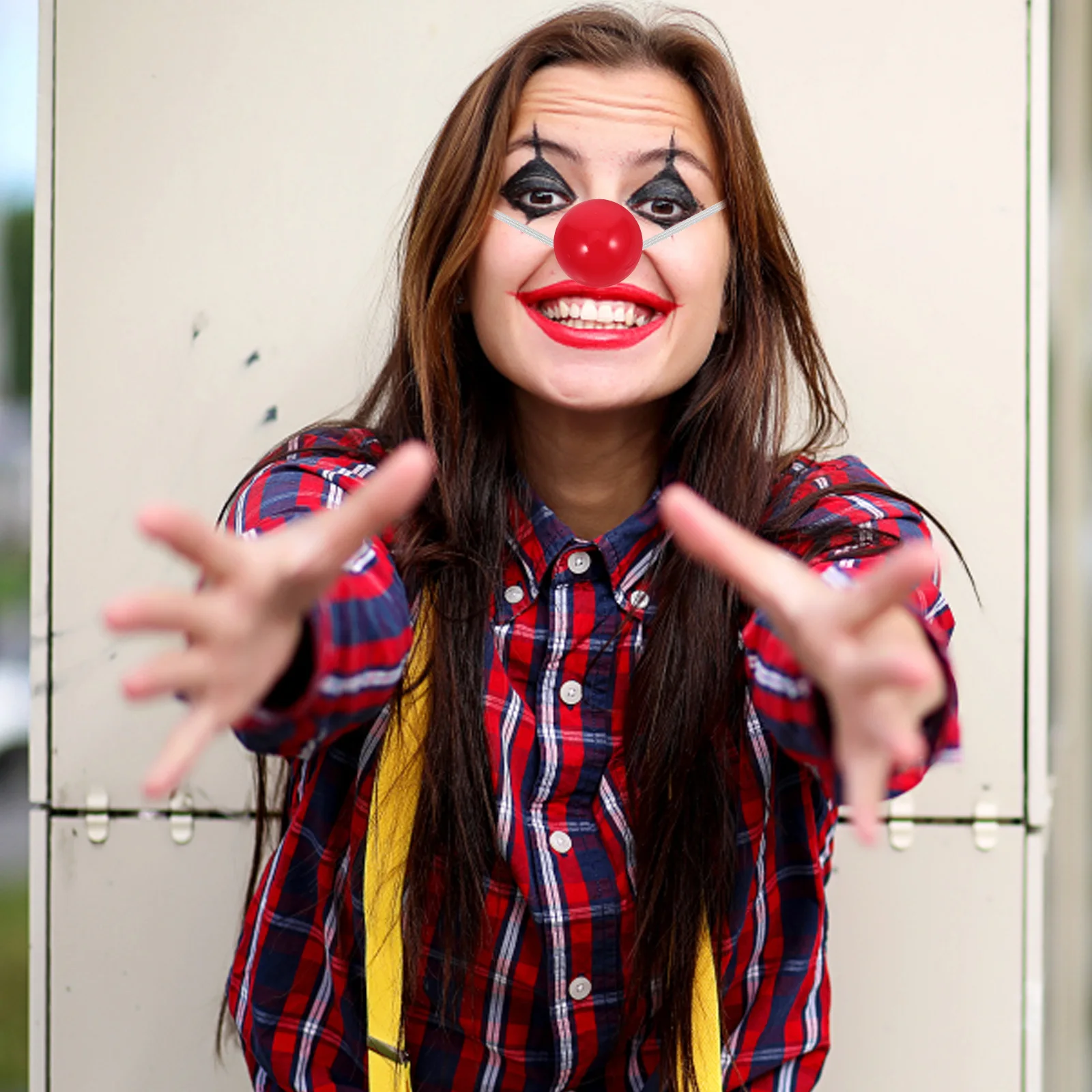 

4Pcs Party Decoration Light Up Clown Nose Elastic Band Bright LED Nose for Carnival Cosplay Halloween Costume Accessories