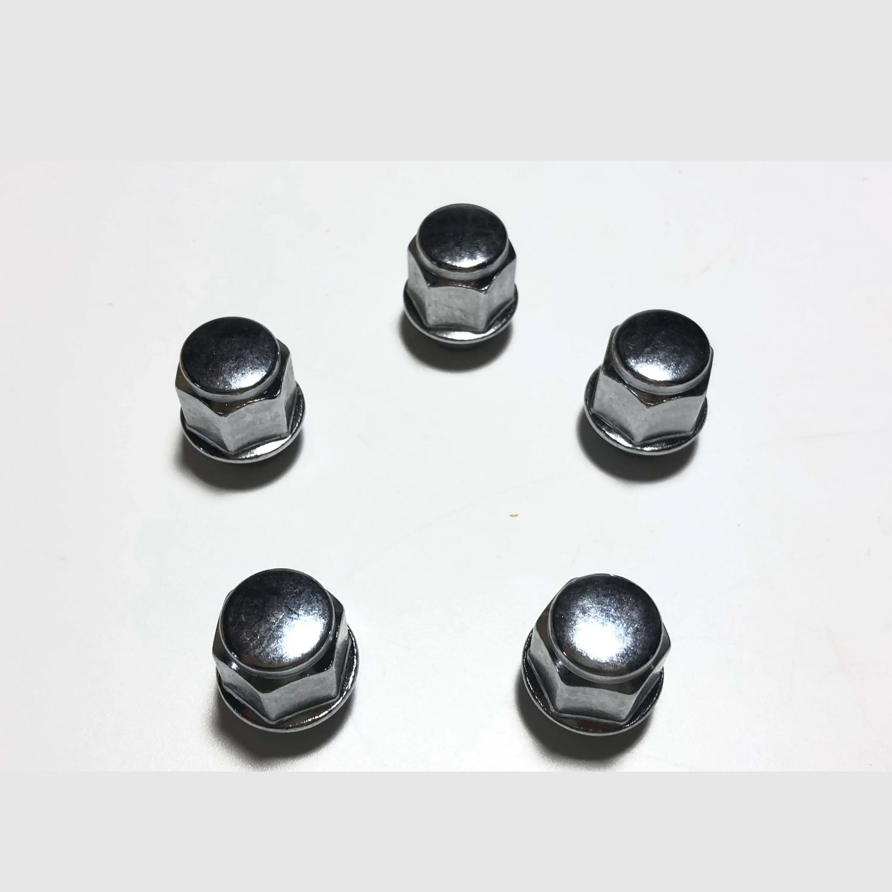 Wheel Nut And Screw For BAIC S2 S3 LH2 EH3 FS5 S6 S7 H6