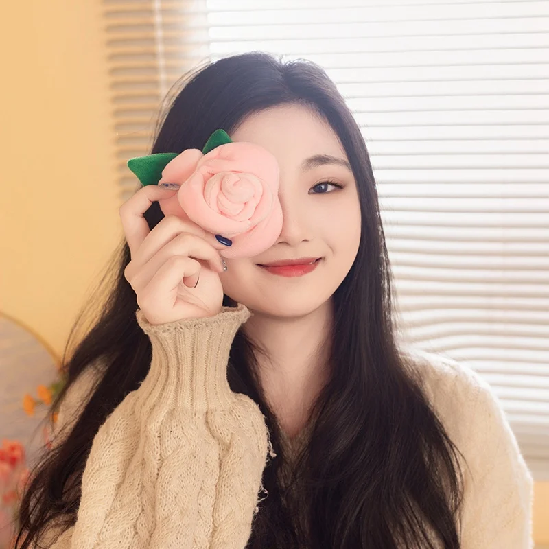 1 Stück 8cm Künstliche Blume Rose Plüsch-Anhänger Spielzeug Schöne Rosenblume Taschen-Schlüsselanhänger Puppe für Freundin Valentinstagsgeschenk